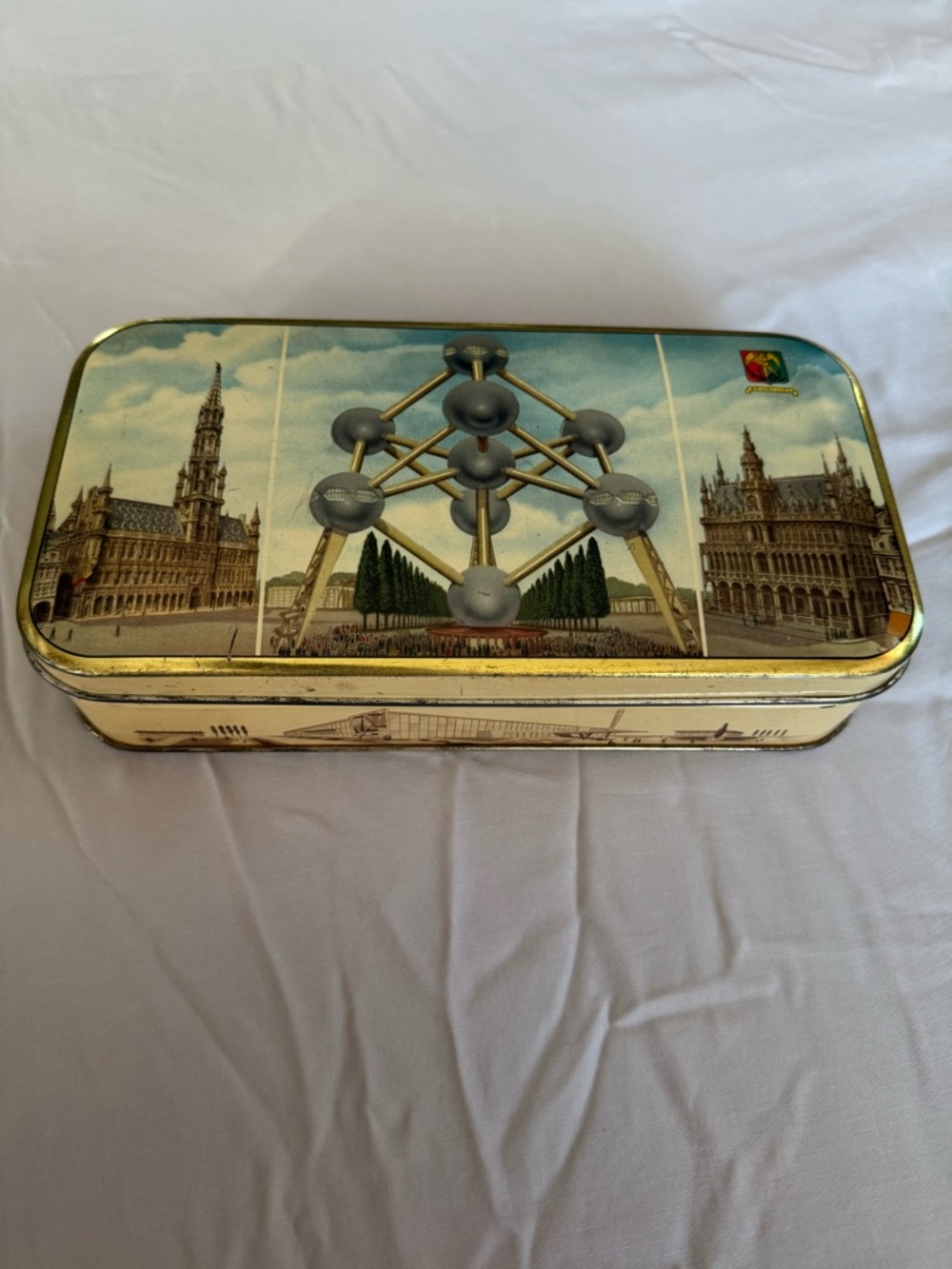 1958 souvenir tin from Brussels World’s Fair featuring Atonium landmark
